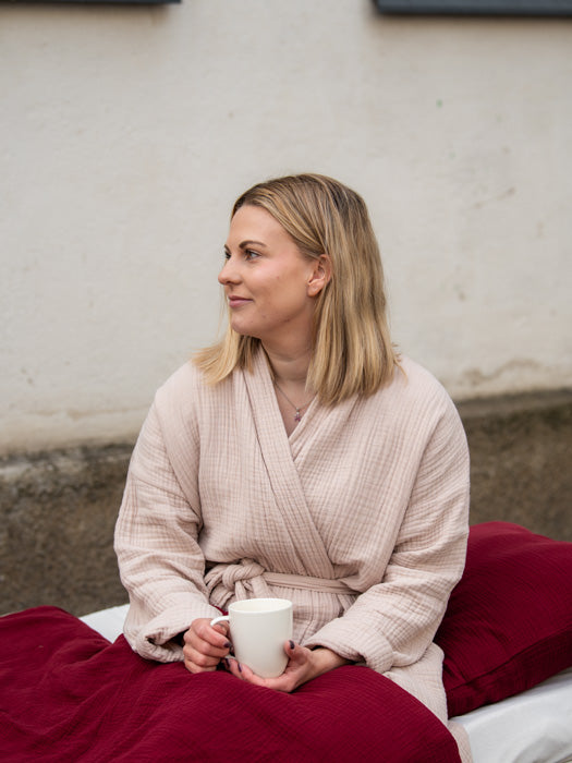 Asukuva_naisten_harso-kylpytakki_aikuistenpussilakanat_2