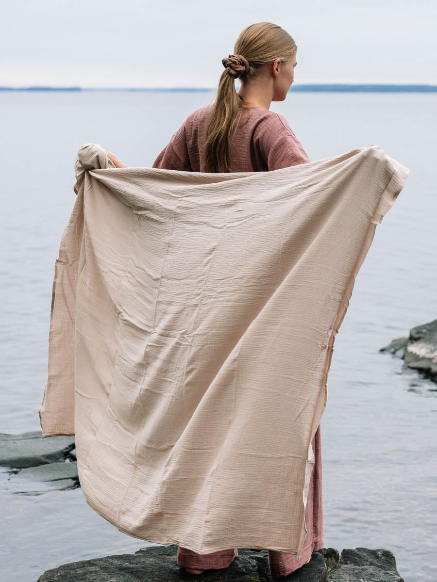 Iso Retkipyyhe Light beige, kevyt ja suurikokoinen pyyhe rantapyyhkeeksi tai picnic-alustaksi.