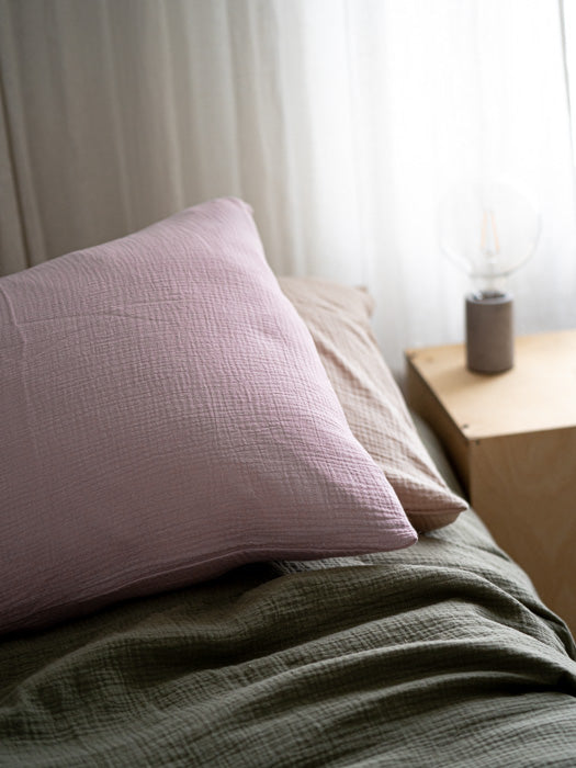 Tuotekuva_aikuisten_tyynyliina_light_beige_old_rose_2