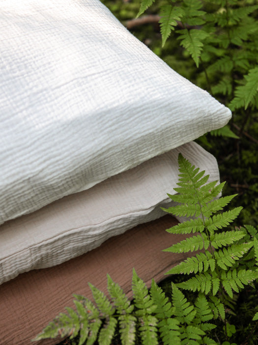 Tuotekuva_aikuistentyynyliina_light_grey_light_beige_cacao