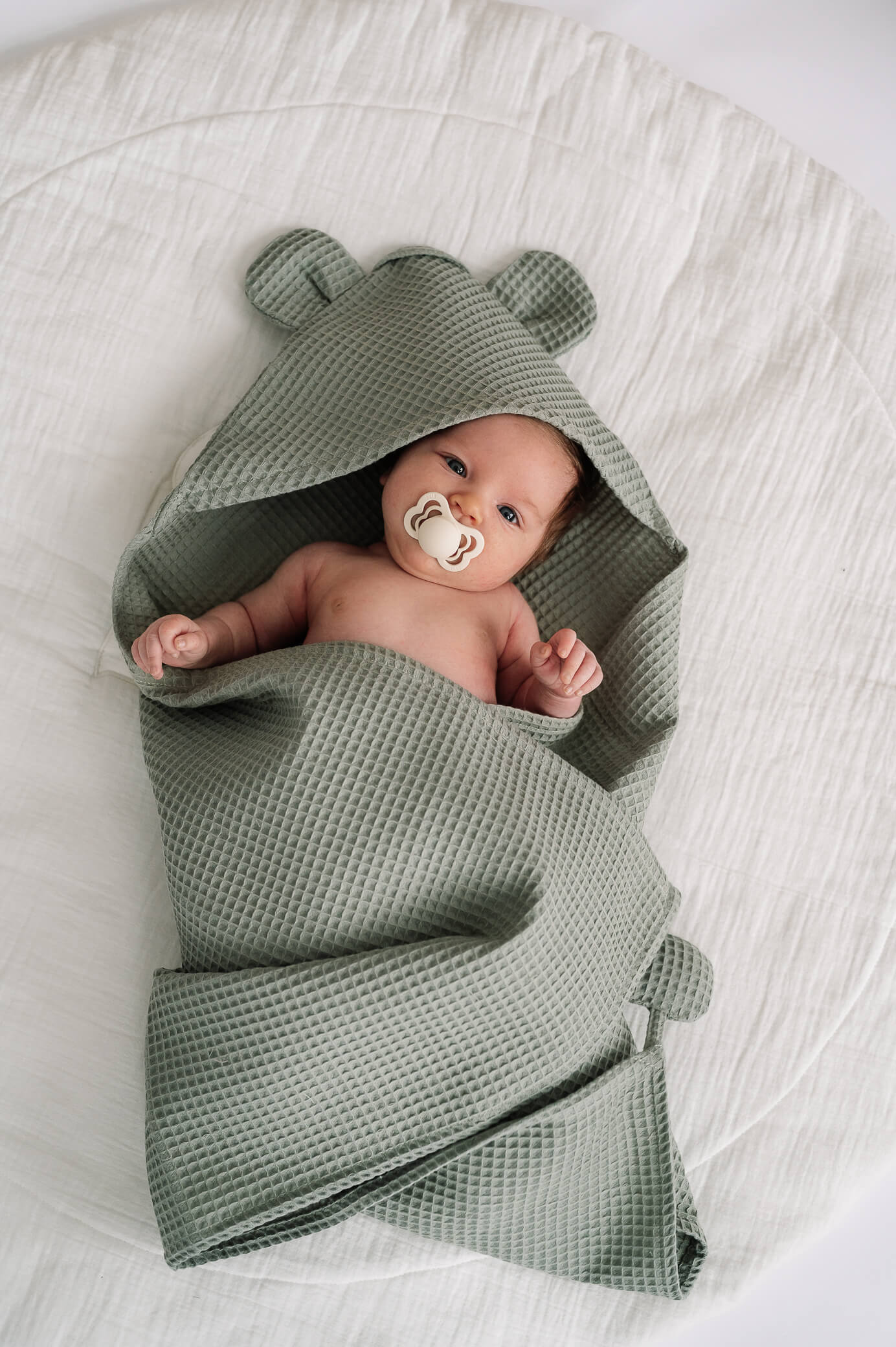 Tuotekuva_huppupyyhe_nalle_sage_6e18dec7-2532-40b0-835b-fbbf04cde78c.jpg