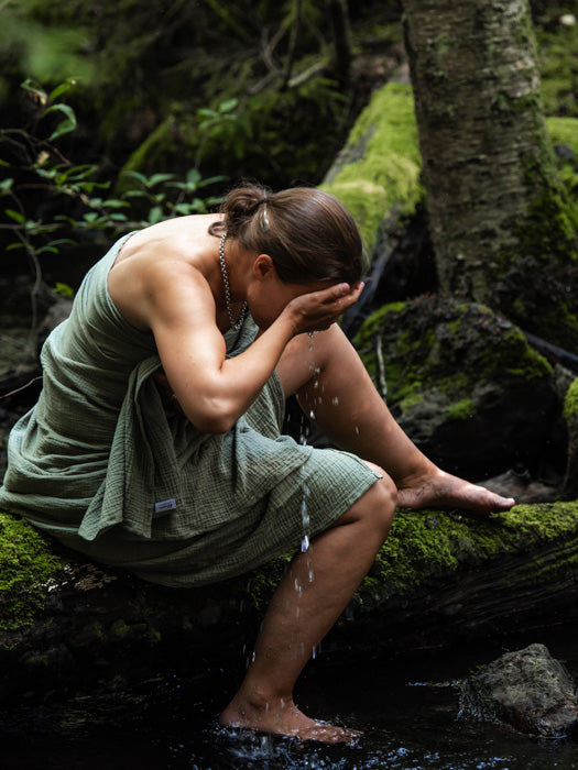 Tuotekuva_iso_retkipyyhe_olive