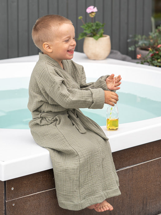 Tuotekuva_lasten_harso-kylpytakki_olive_2