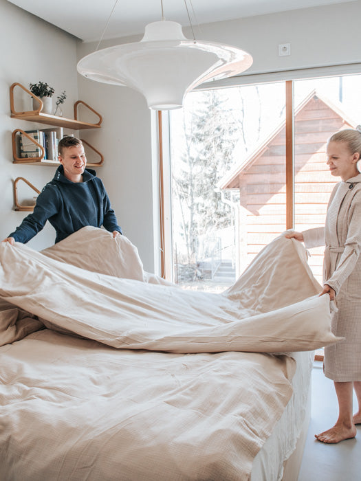 asukuva_aikuistenpussilakanat_miesten_naistenvohvelikylpytakki_2