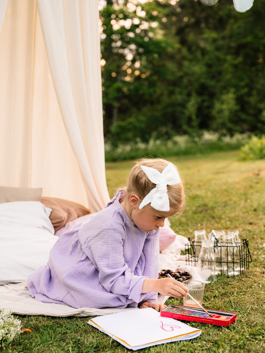 asukuva_harsomekko_pussilakanat_rusettipanta_vuodekatos_2_837e72e8-3ee5-4b5b-9abe-0ebf15947168