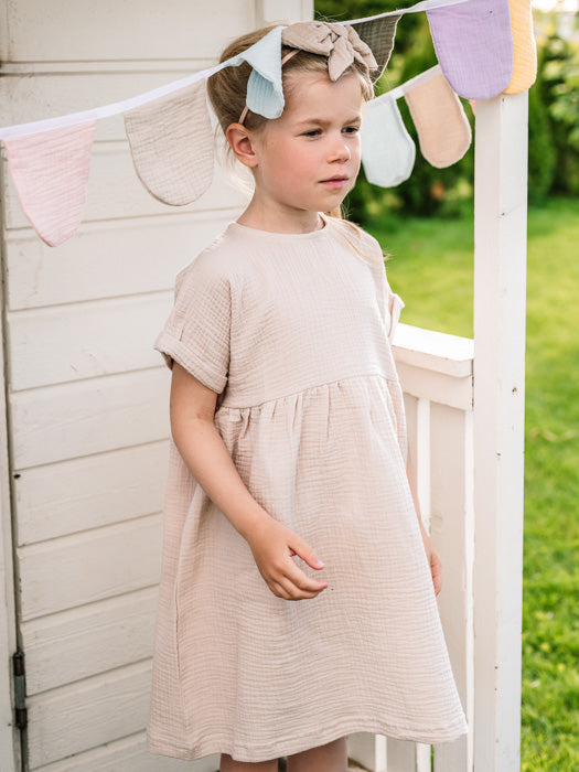 asukuva_harsomekko_rusettipanta_viiri_2463e8b0-b555-4482-a2d9-0dc08e4132e6