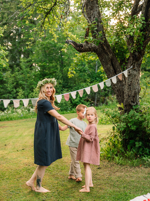 asukuva_harsopaita_harsohousut_naisten_harsomekko_viiri_rusettipanta_b3494f18-7fba-4000-af6d-b617c39daf0f