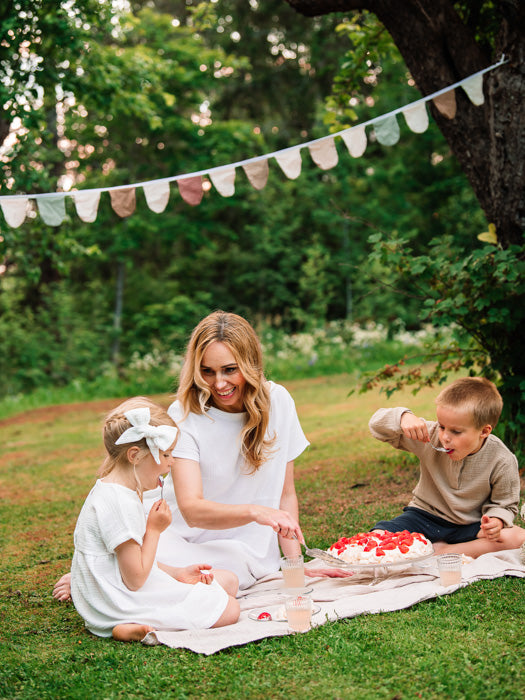 asukuva_harsopaita_naisten_harsomekko_viiri_rusettipanta_syliharsoviltti