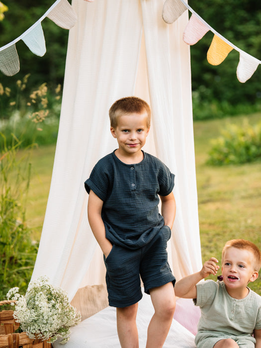 asukuva_harsopaita_shortsit_viiri_vuodekatos