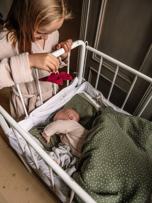 asukuva_lasten_harsokylpytakki_vauvanpussilakanat_romper