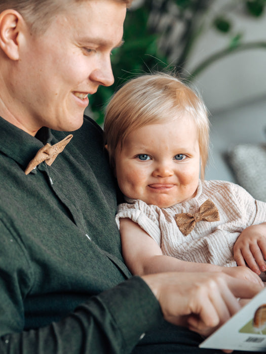 asukuva_miesten_poikienkorkki_rusetti_hiekka__harsopaita