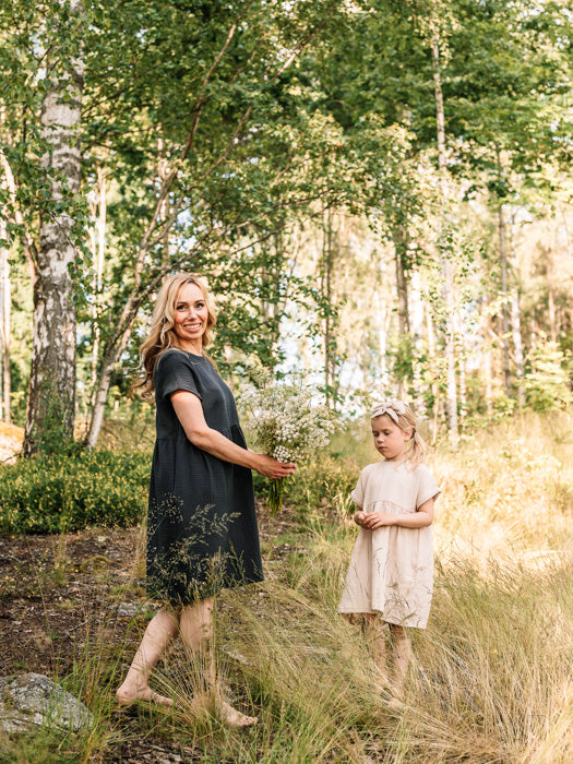 asukuva_naistenharsomekko_harsomekko_rusettipanta_b6181f3a-3c7f-4e6d-883b-9cd1177a6a9f