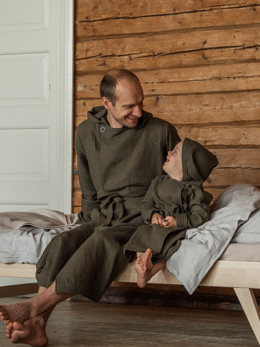 tuotekuva_lasten_miestenvohvelikylpytakki_darkgreen