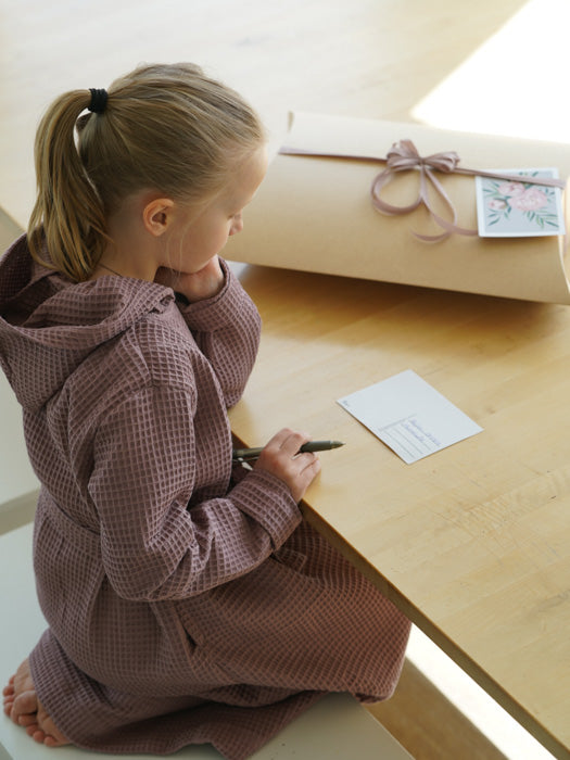 tuotekuva_lastenvohvelikylpytakki_oldmauve_2