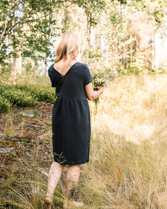 tuotekuva_naistenharsomekko_dark_grey_2