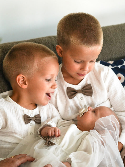 tuotekuva_poikien_paperinahka_rusetti_ruskea_4