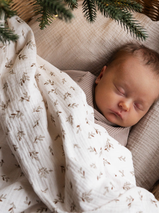 tuotekuva_vauvanpussilakanat_brown_leaves