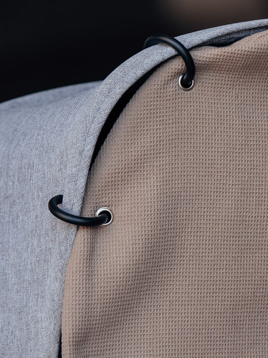 vohvelivaunu_verho_logolla__brown_3