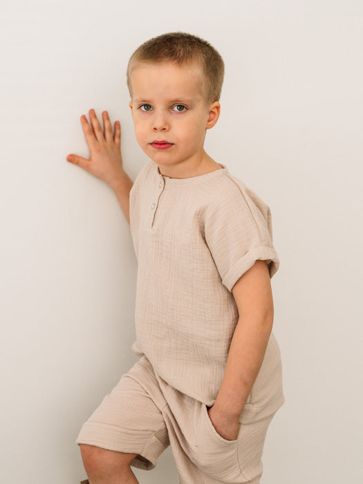 Asukuva_Harso-paita_Shortsit_beige [122/128 - lapsi 6v]