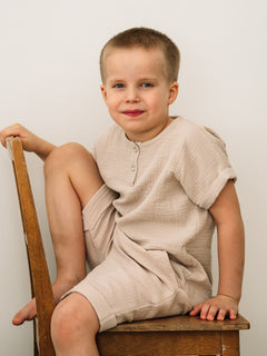 Asukuva_Harso-paita_lyhythihainen_Shortsit_beige