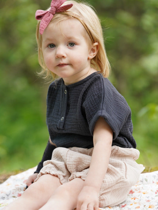 Asukuva_harso_paita_lyhyt_hihainen_shortsit_rusettipanta_harso [dark grey, beige]