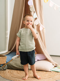 Asukuva_harso_paita_shortsit_viiri_vuodekatos_aikuisten_tyynyliina