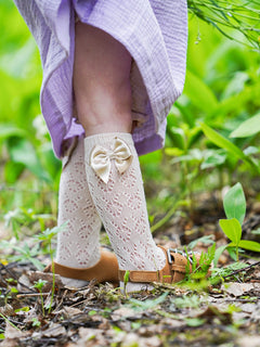 Asukuva_harsomekko_pitsipolvisukat_rusetilla