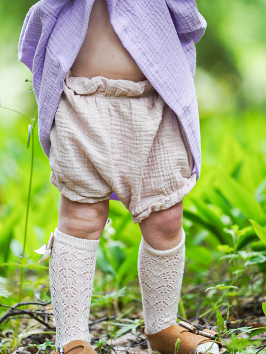 Asukuva_harsomekko_pitsipolvisukat_rusetilla_shortsit [lavender, beige]