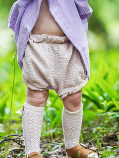 Asukuva_harsomekko_pitsipolvisukat_rusetilla_shortsit [lavender, beige]