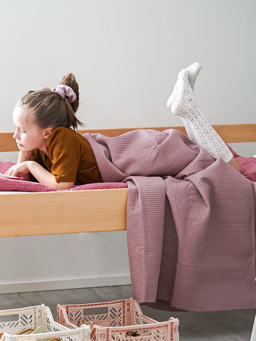 Asukuva_hattara_M_donitsiponnari_pitsipolvisukat