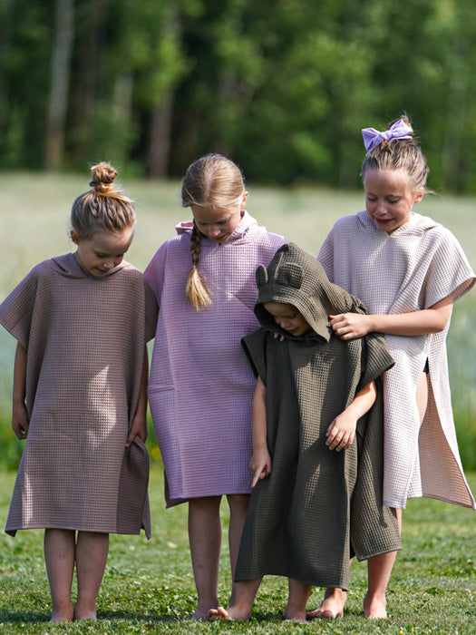 Asukuva_kylpyponcho_donitsiponnari_rusettipanta