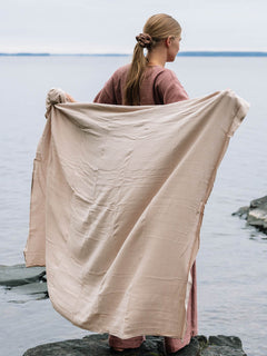 Iso Retkipyyhe Light beige, kevyt ja suurikokoinen pyyhe rantapyyhkeeksi tai picnic-alustaksi.