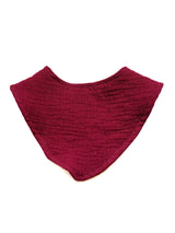 Kaulalappu, useita värejä