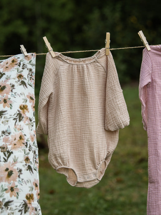 Tuotekuva_Harso-romper_beige_5