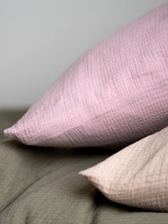 Tuotekuva_aikuisten_tyynyliina_light_beige_old_rose