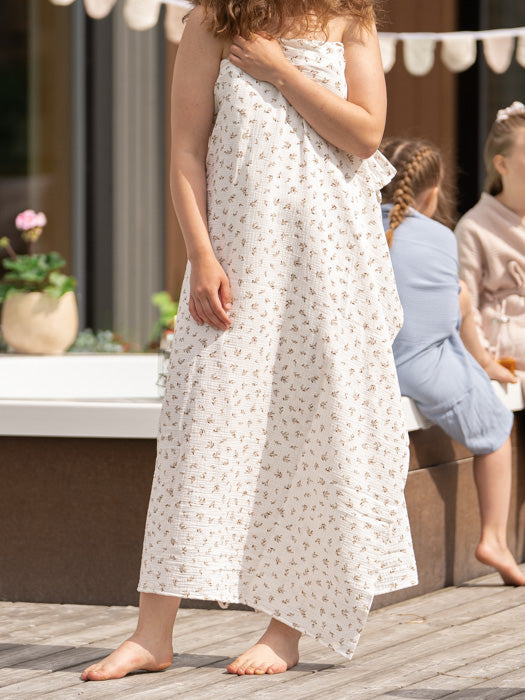 Tuotekuva_iso_retkipyyhe_brown_leaves