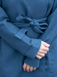 Tuotekuva_naisten_vohveli-kylpytakki_blueberry_2