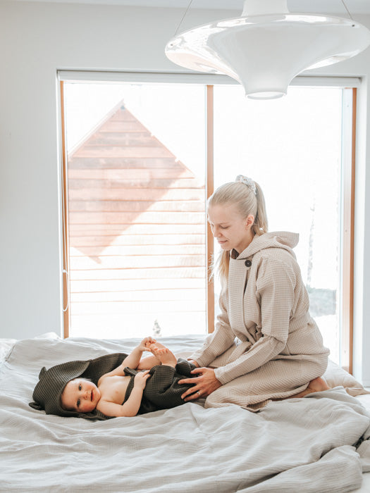 asukuva_aikuistenpussilakanat__naistenvohvelikylpytakki_huppupyyhe