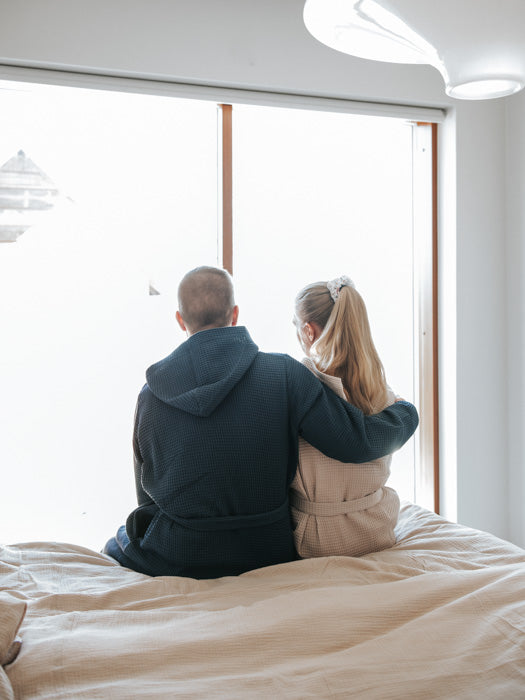 asukuva_aikuistenpussilakanat_miesten_naistenvohvelikylpytakki