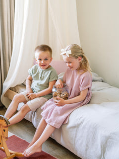 asukuva_aikuistenpussilakanat_vuodekatos_harsopaita_shortsit_harsomekko_rusettipanta [sage, old rose]