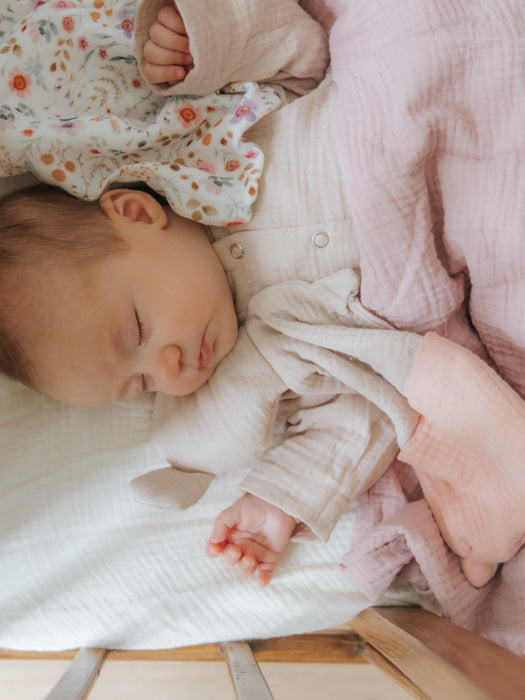 asukuva_harsohaalari_pitkahihainen_pinnasangynpaallinen_harso_vauvanpussilakanat_uninalle