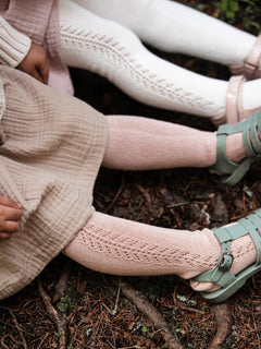 asukuva_harsomekko_lyhythihainen_sukkahousutsivupitsilla_2