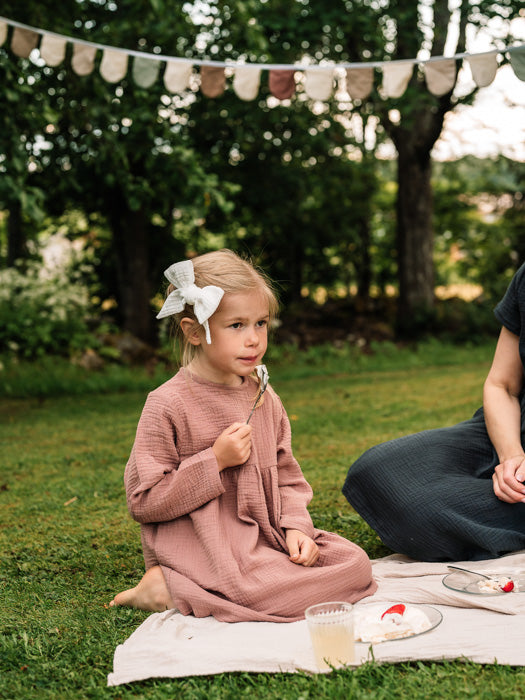 asukuva_harsomekko_rusettipanta_viiri