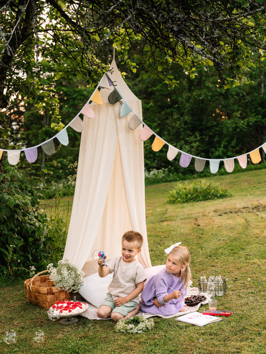 asukuva_harsopaita_shortsit_harsomekko_pussilakanat_viiri_vuodekatos_rusettipanta_4ded4a05-97e4-47db-99e3-6733e3682295