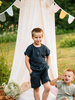 asukuva_harsopaita_shortsit_viiri_vuodekatos