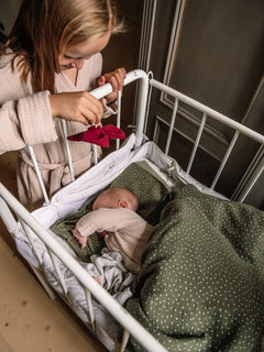 asukuva_lasten_harsokylpytakki_vauvanpussilakanat_romper