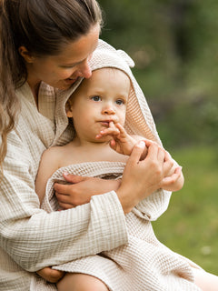 asukuva_naisten_harso-kylpytakki_huppupyyhe_nalle