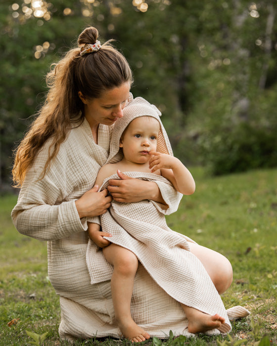 asukuva_naisten_harso-kylpytakki_huppupyyhe_nalle_donitsiponnari