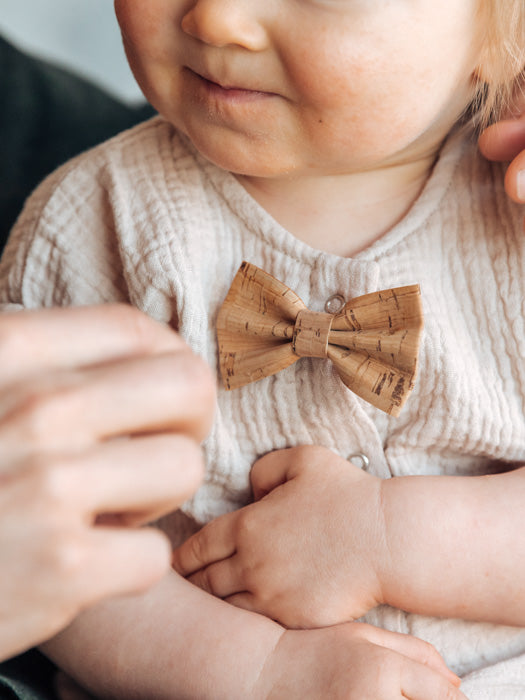 asukuva_poikien_korkki_rusetti_hiekka__harsopaita