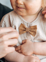 asukuva_poikien_korkki_rusetti_hiekka__harsopaita